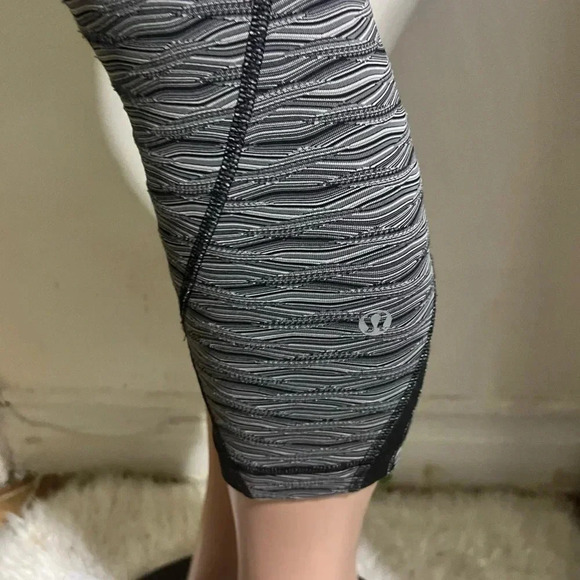 LULULEMON ATHLETICA Women’s Capri Leggings - Picture 9 of 12